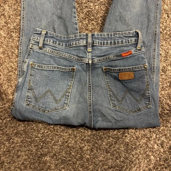 Women’s Wrangler Jeans - Picture 1 of 4